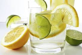 mito-agua-con-limon
